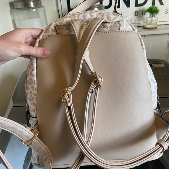 Backpack - Picture 2 of 5